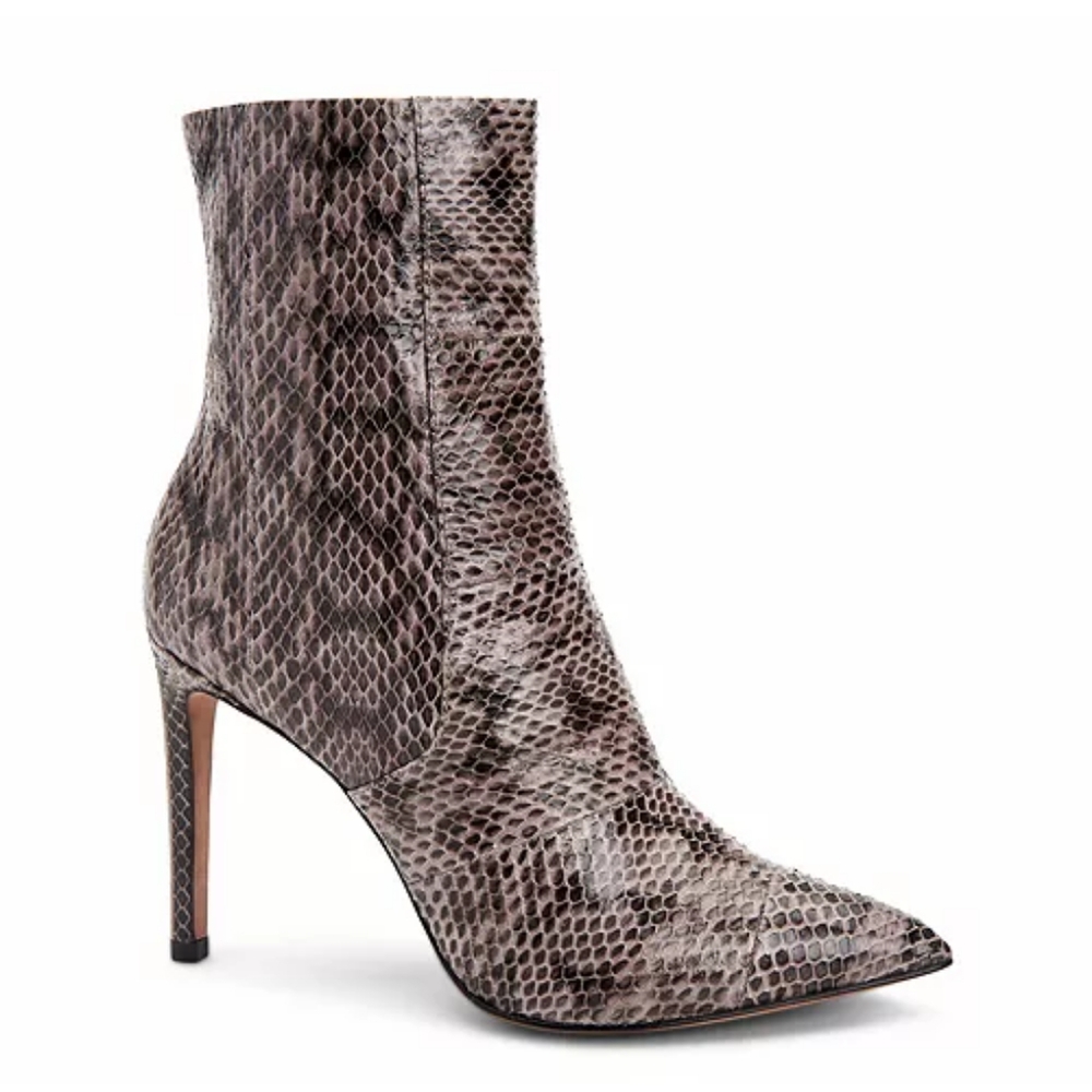 BCBG MAXAZRRIA animal print sophisticated pointed toe ankle Bootie Boots
